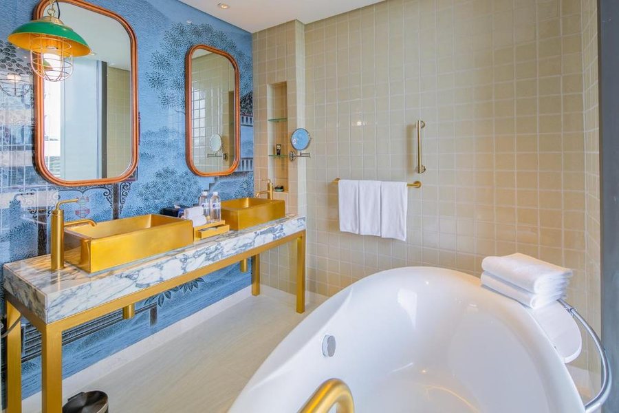 Hotel Indigo Bangkok Wireless Road by IHG — Bathroom