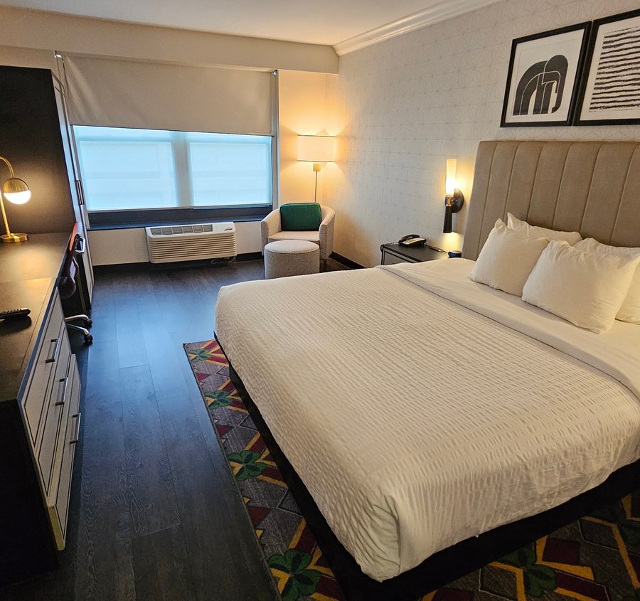 Hotel Indigo Cleveland Downtown By IHG — Guest room
