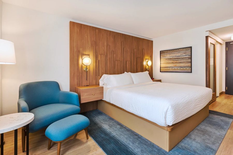 Hotel Indigo Detroit North Troy by IHG — Guest room