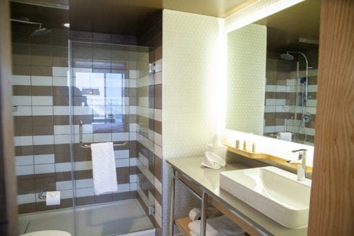 Hotel Indigo El Paso Downtown by IHG El Paso Texas — Bathroom