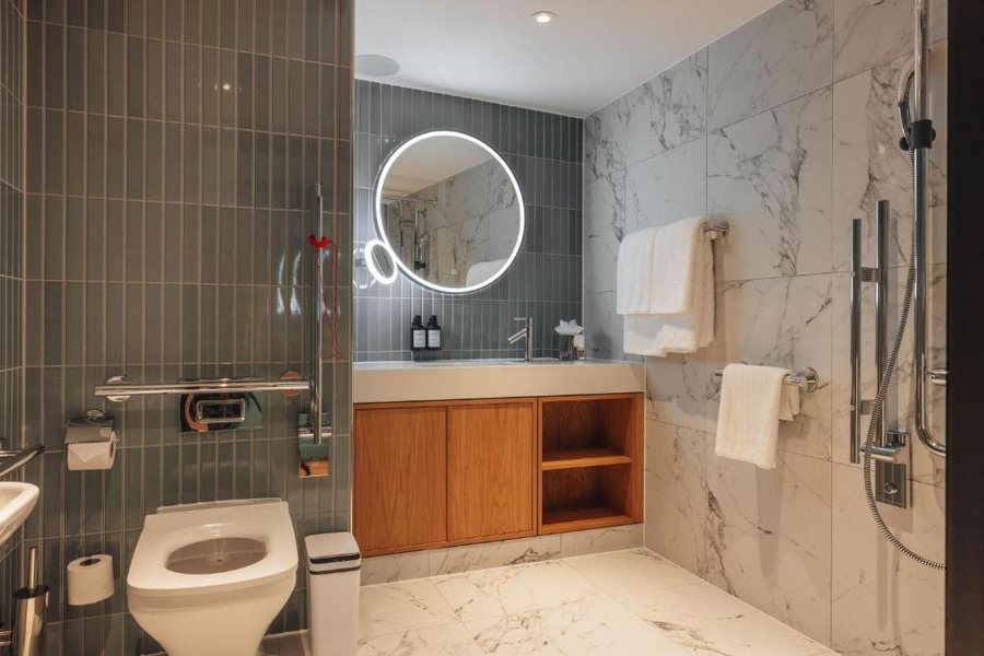 Hotel Indigo London Kensington by IHG — Bathroom