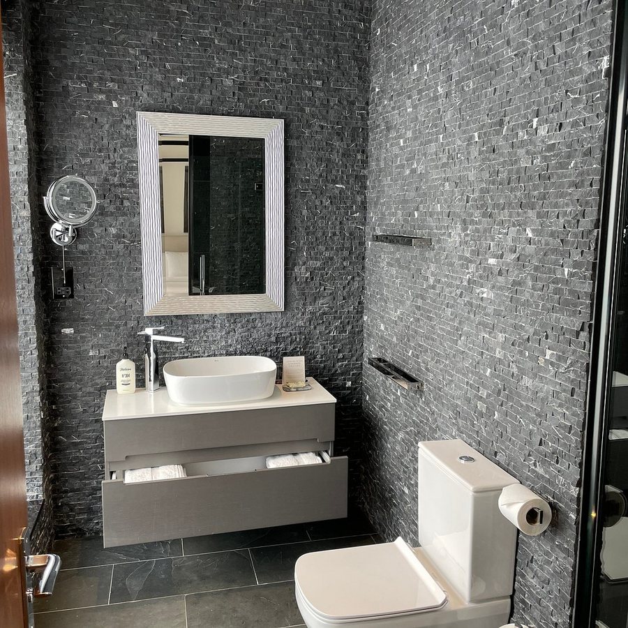 Hotel Indigo London Tower Hill by IHG — Bathroom