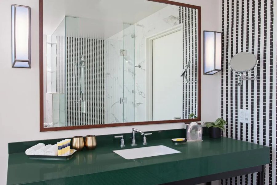 Hotel Indigo Los Angeles Downtown By IHG Los Angeles California — Bathroom