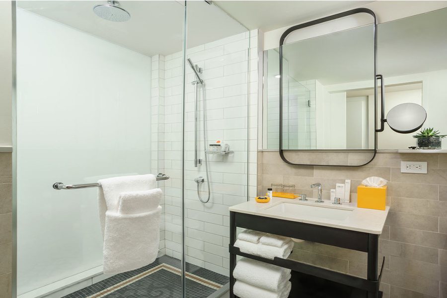 Hotel Indigo Lower East Side New York By IHG New York City New York — Bathroom