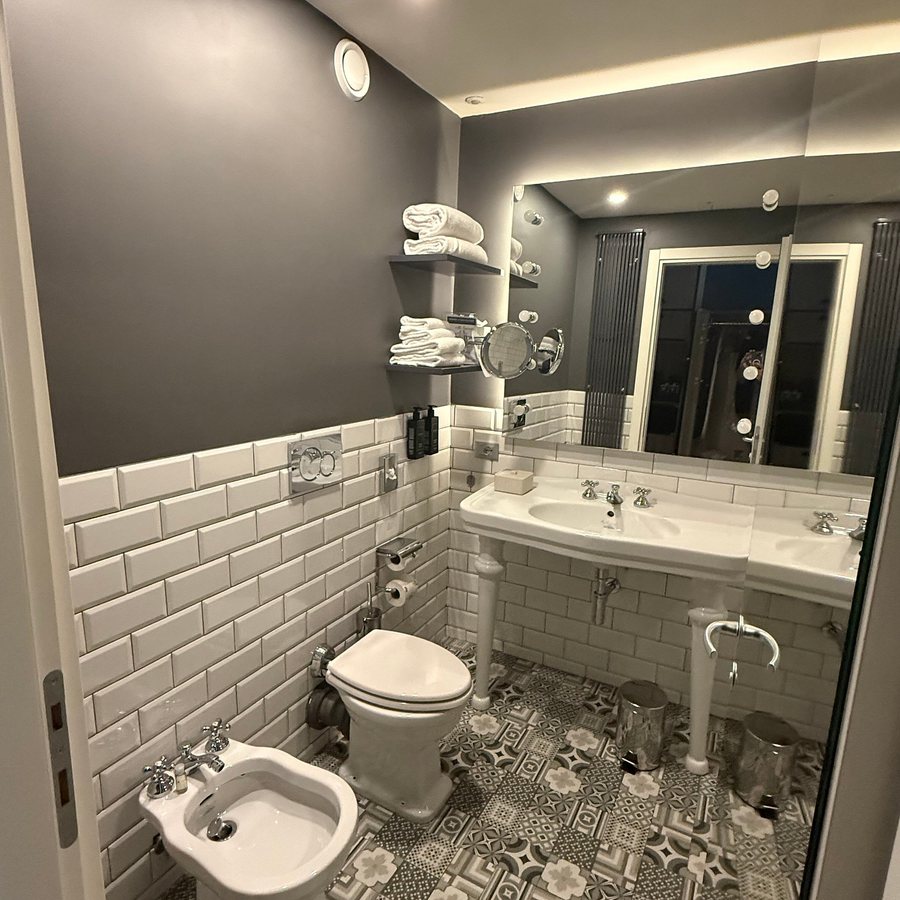 Hotel Indigo Milan Corso Monforte by IHG — Bathroom