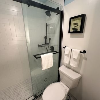 Hotel Indigo New Orleans French Quarter By IHG — Bathroom