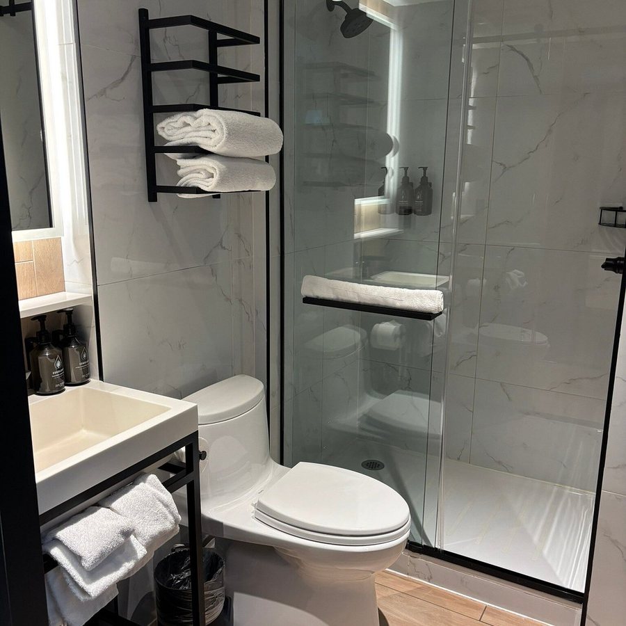 Hotel Indigo NYC Financial District by IHG — Bathroom