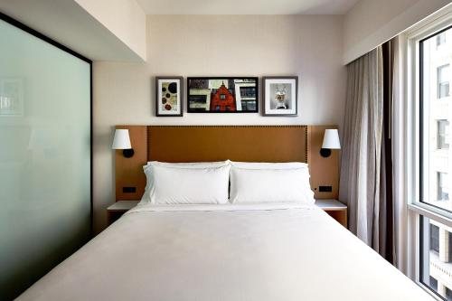 Hotel Indigo NYC Financial District by IHG — Guest room