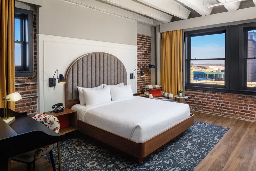 Hotel Indigo Omaha Downtown By IHG — Guest room