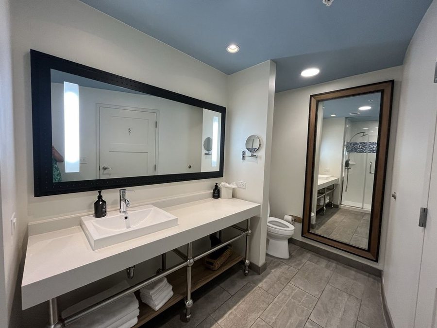 Hotel Indigo Orange Beach Gulf Shores By IHG — Bathroom