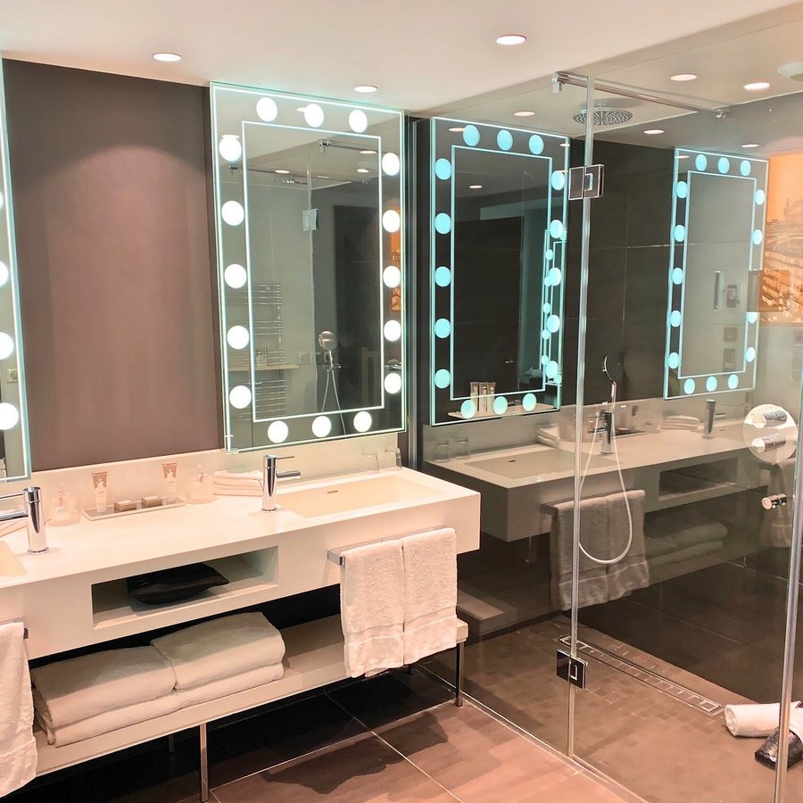 Hotel Indigo Paris Opera By IHG — Bathroom