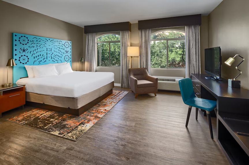 Hotel Indigo San Antonio riverwalk By IHG — Guest room