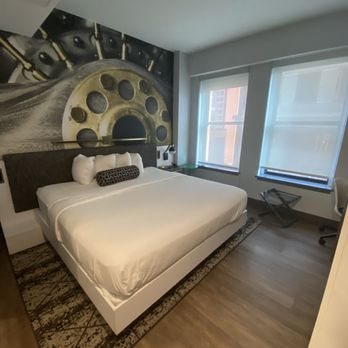 Hotel Indigo St Louis Downtown by IHG — Guest room