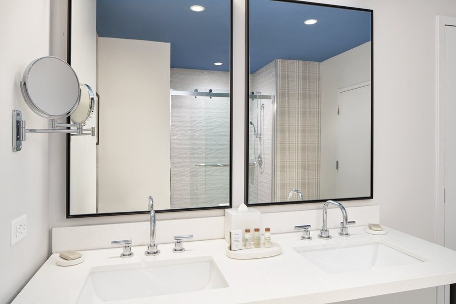 Hotel Indigo Tallahassee Collegetown by IHG — Bathroom