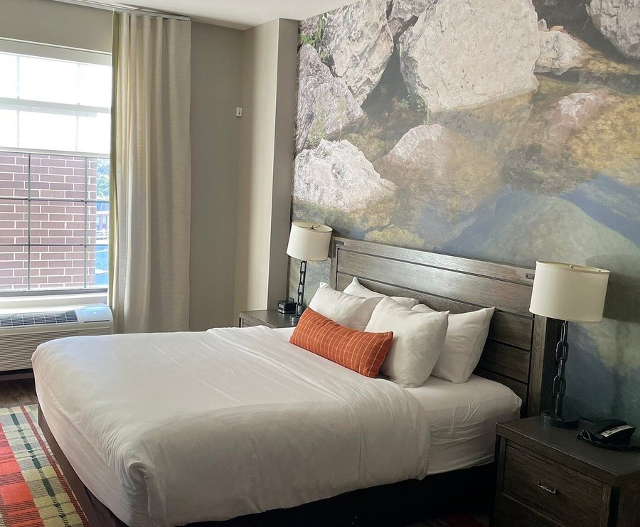 Hotel Indigo Traverse City By IHG — Guest room