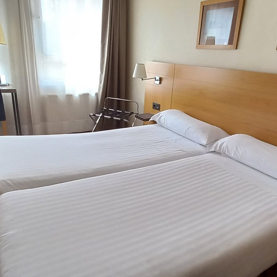 Hotel Infanta Mercedes — Guest room