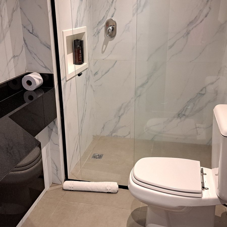 Hotel Intercity Paulista — Bathroom