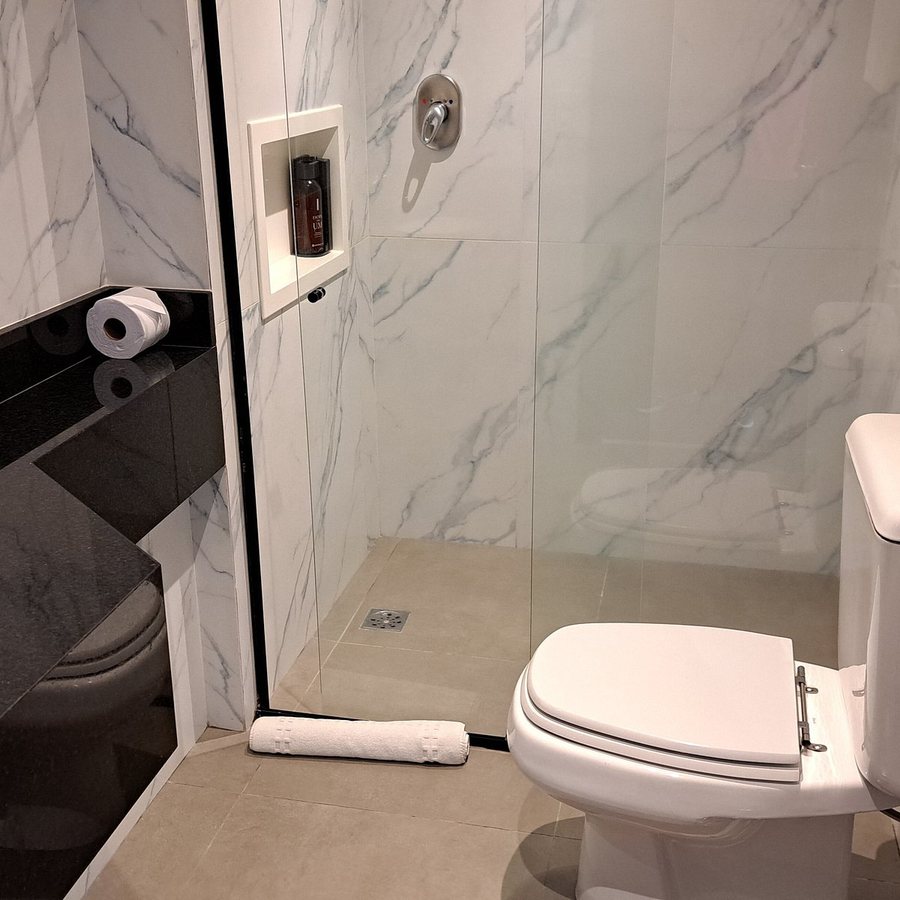 Hotel Intercity Tatuape — Bathroom