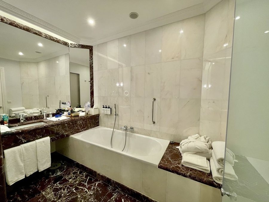 Hotel Internacional — Bathroom