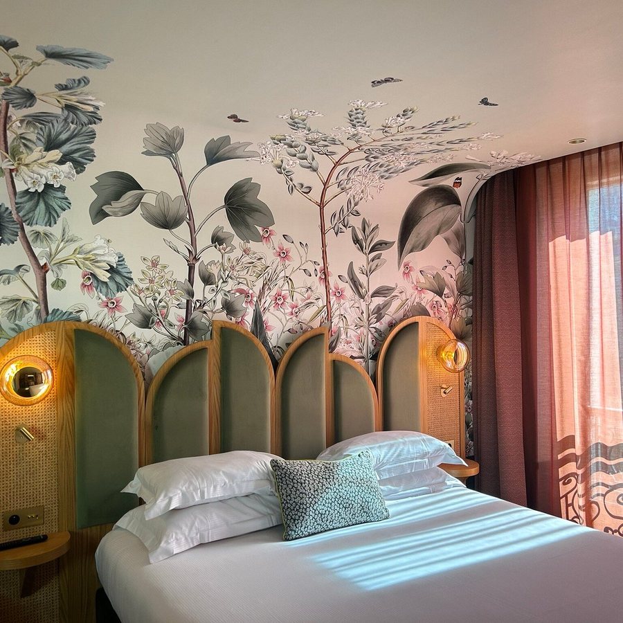 Hotel Jardin De Cluny — Guest room