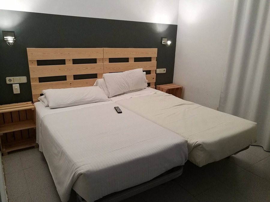 Hotel Jaume I Barcelona Catalonia — Guest room