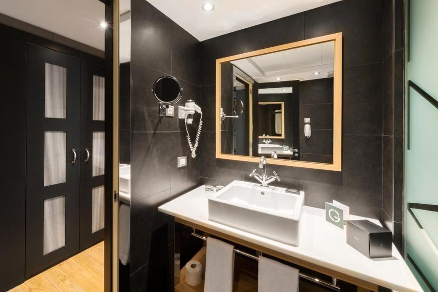 Hotel Jazz Barcelona Catalonia — Bathroom