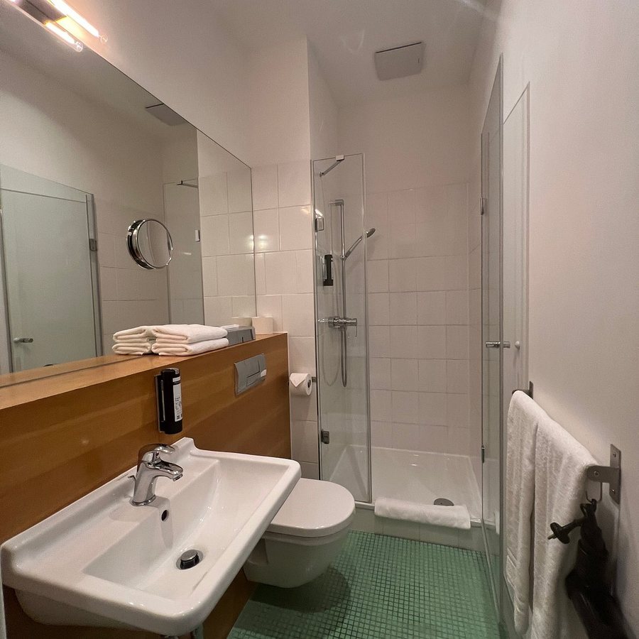 Hotel Johann — Bathroom