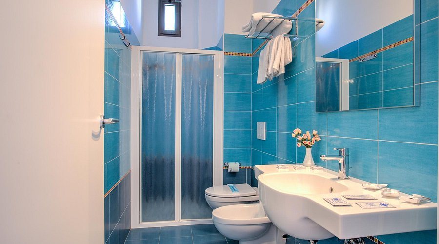 Hotel Jole — Bathroom