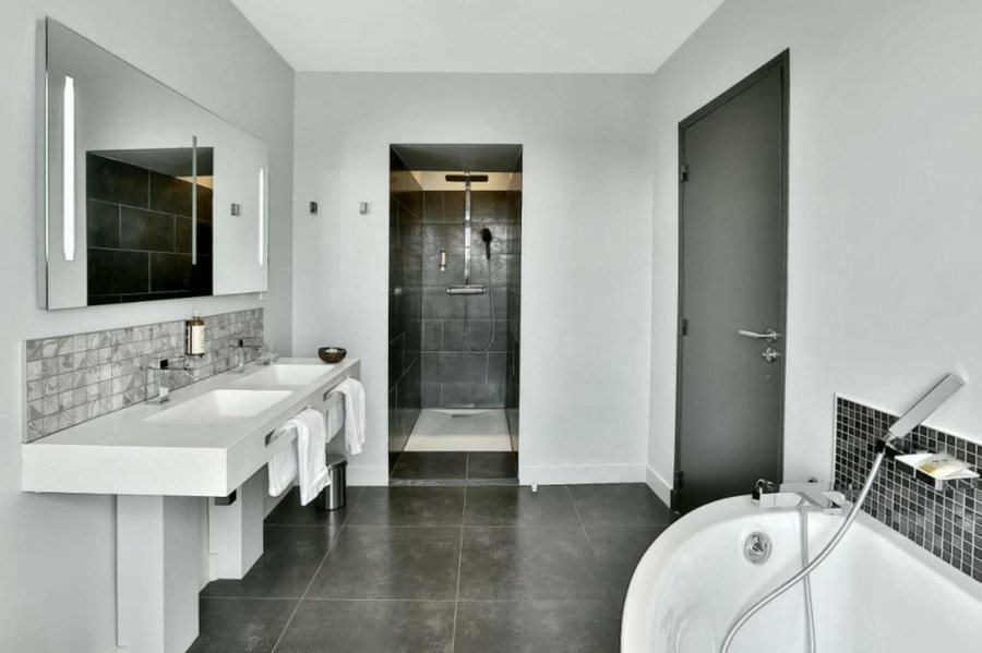 Hotel Joyet de Maubec — Bathroom