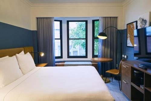 Hotel Julian — Guest room