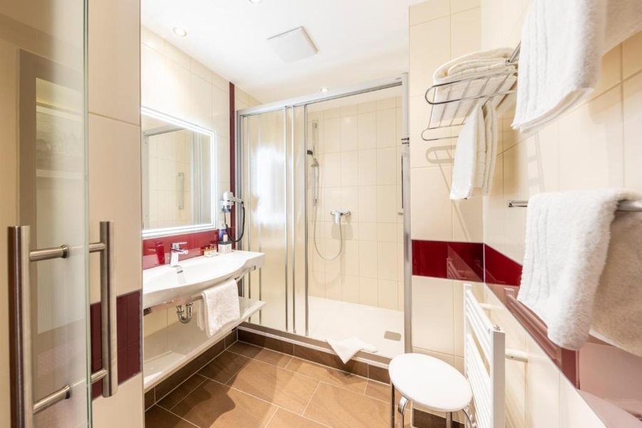 Hotel Kaiserhof Wien Vienna — Bathroom