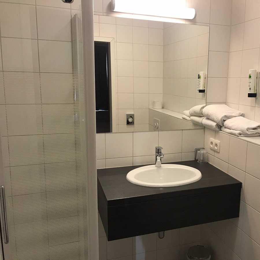 Hotel Karmel — Bathroom