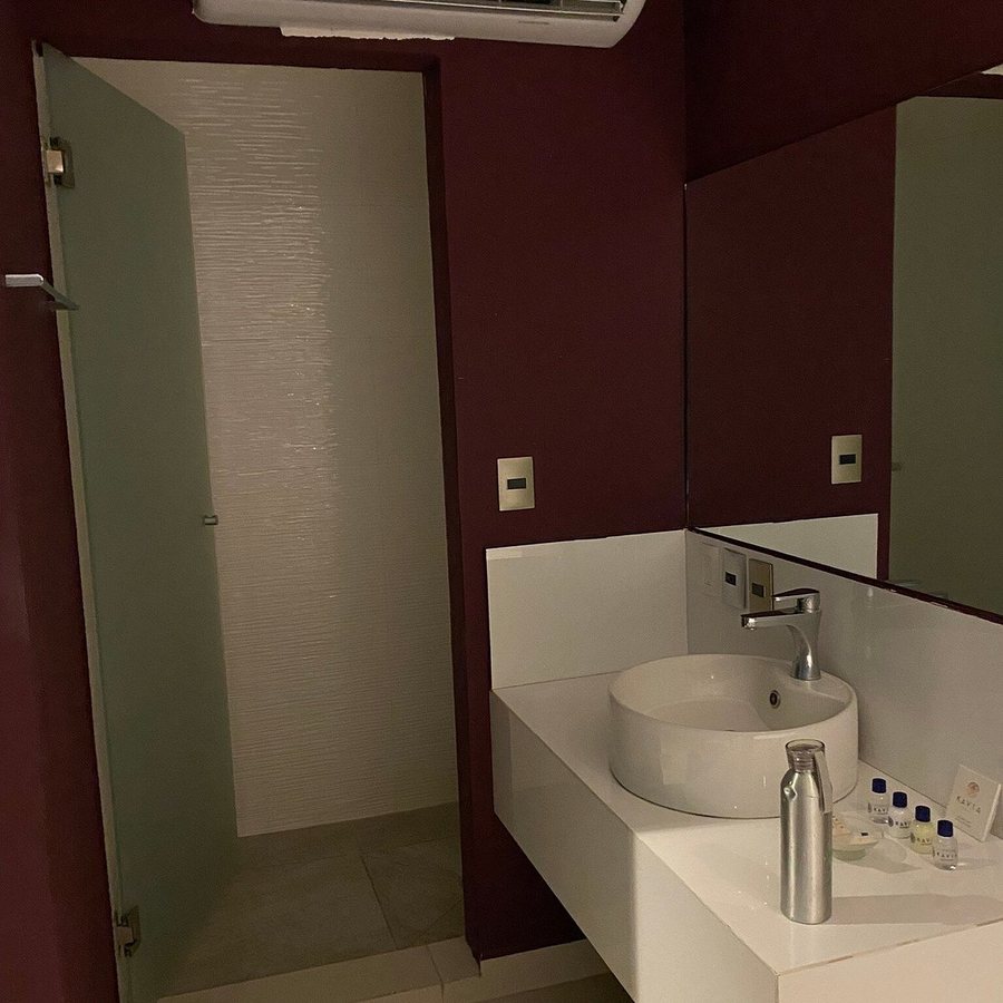 Hotel Kavia — Bathroom