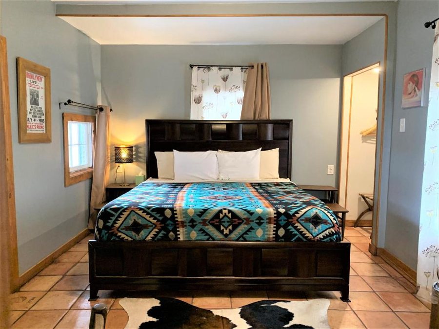 Hotel Kitsmiller on Main — Guest room