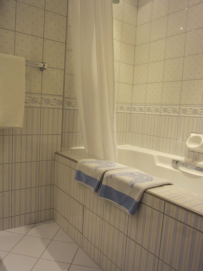 Hotel Konig Von Ungarn — Bathroom