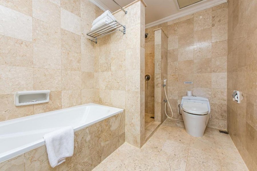 Hotel Kumala Pantai — Bathroom