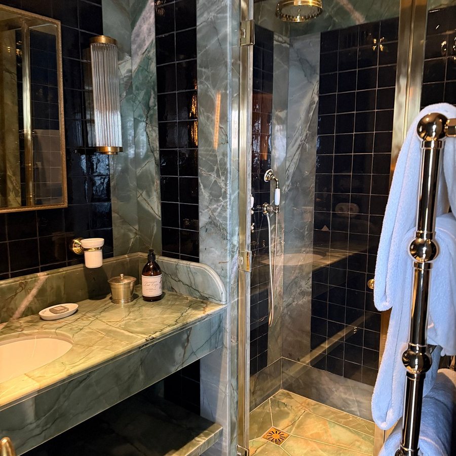 Hotel L Eldorado — Bathroom
