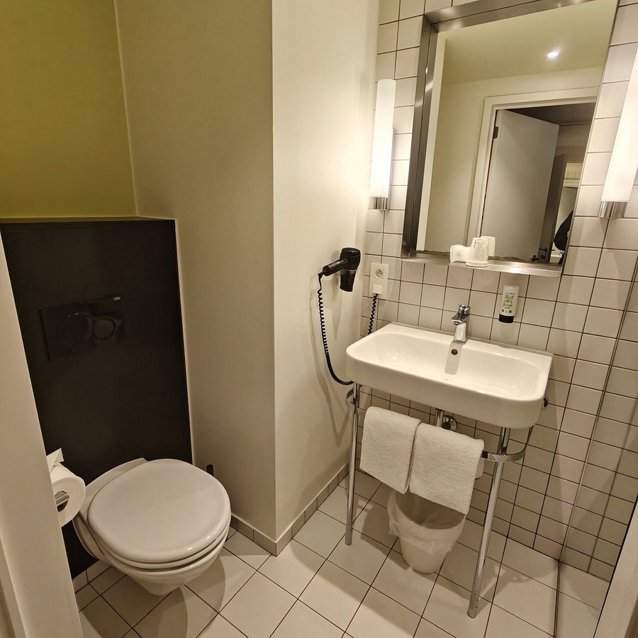 Hotel L Escale — Bathroom