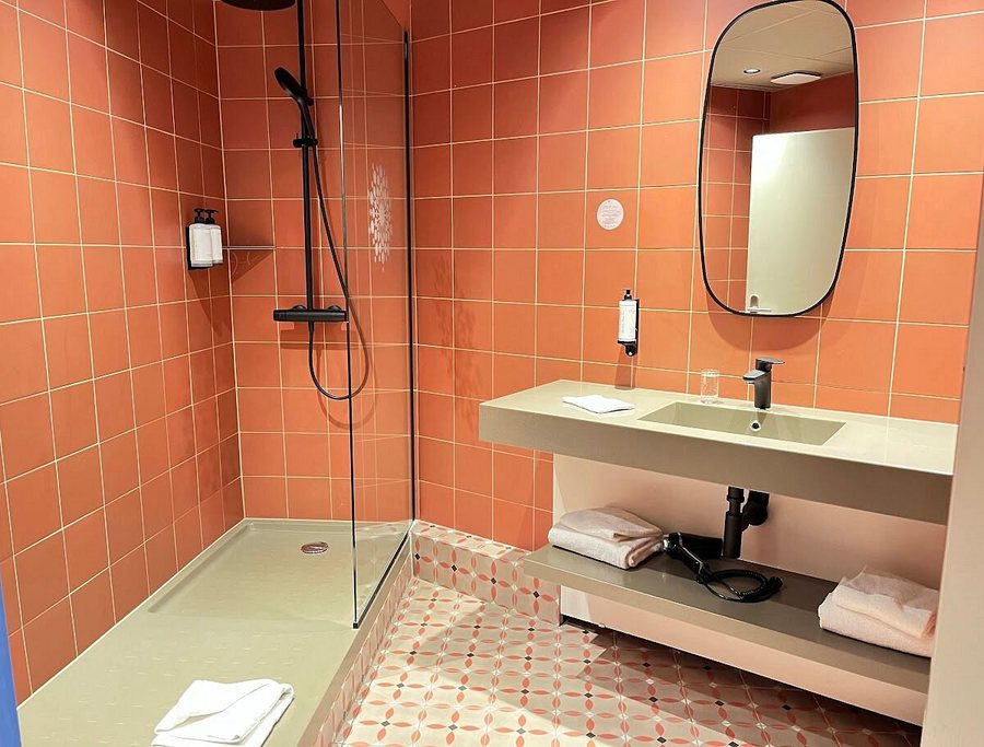 Hotel L europe — Bathroom