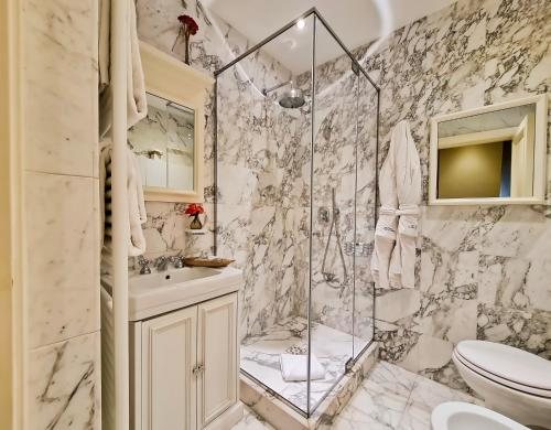 Hotel L Orologio — Bathroom