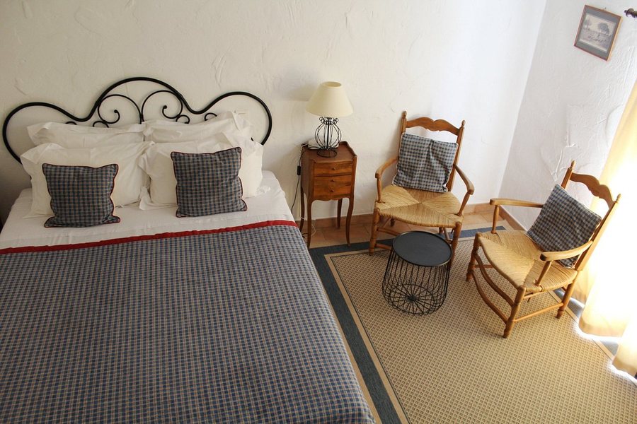 Hotel La Bastide d Eygalieres — Guest room
