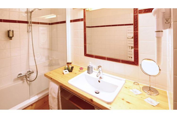 Hotel La Ferme du Chozal — Bathroom