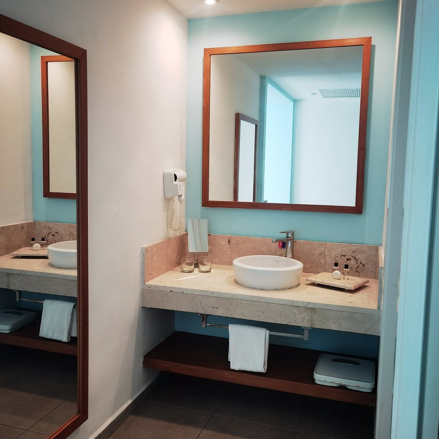 Hotel La Marina Plaza Spa — Bathroom