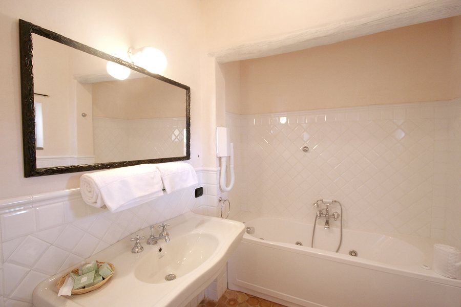 Hotel La Salina Borgo Di Mare — Bathroom