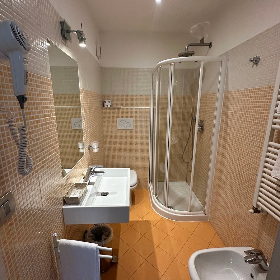 Hotel la Vignetta — Bathroom