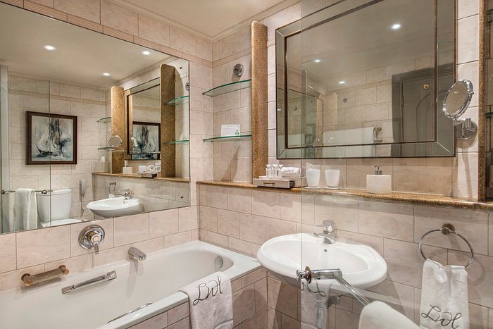 Hotel Labonte — Bathroom