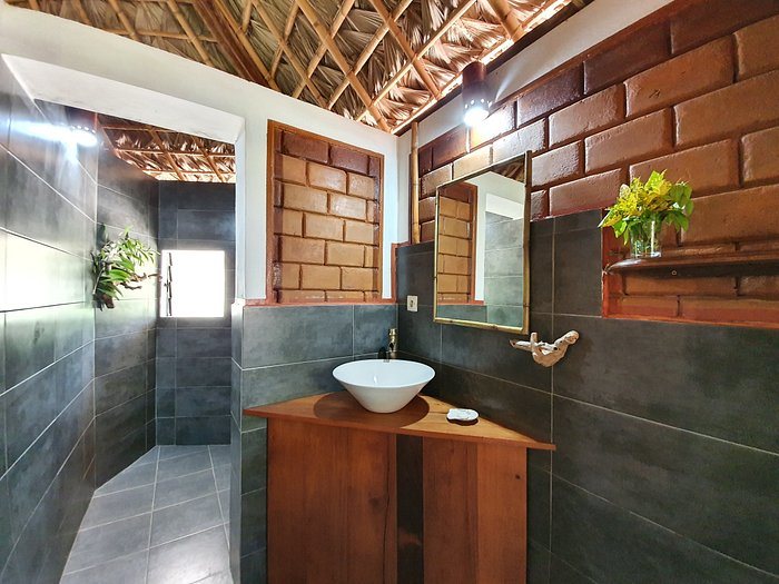 Hotel Lakana Ramena — Bathroom