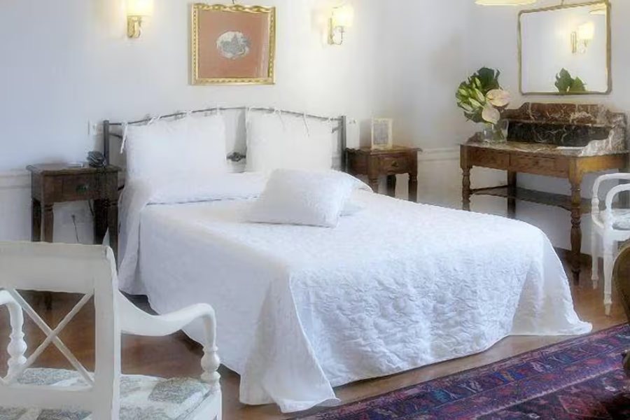 Hotel Lancelot — Guest room
