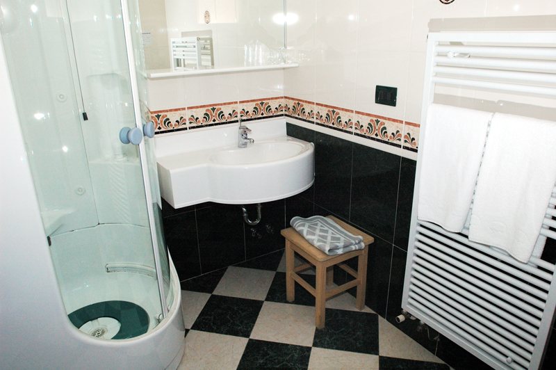 Hotel Laurino — Bathroom