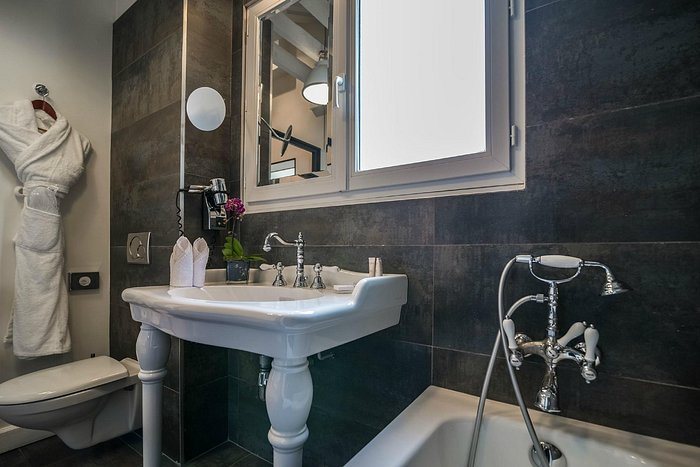 Hotel Le 123 Elysees Astotel — Bathroom